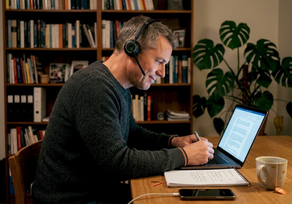 Behöver du IT-support på hemmakontoret under kvällstid? Det fixar vi.