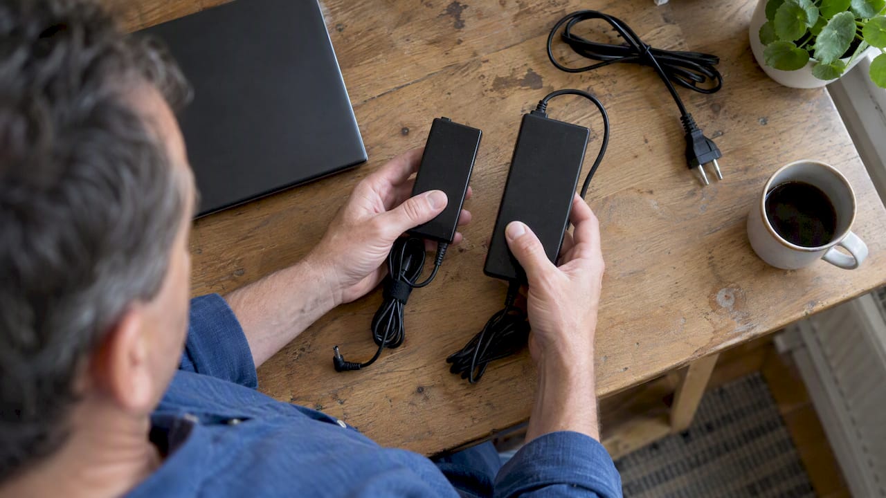 Vid datorfelsökning jämförs två nätadaptrar